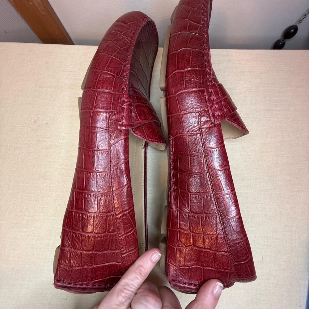 Cole Haan Red Leather Croc-Print Driving Penny Loafers - Size 10 - Picture 4 of 7
